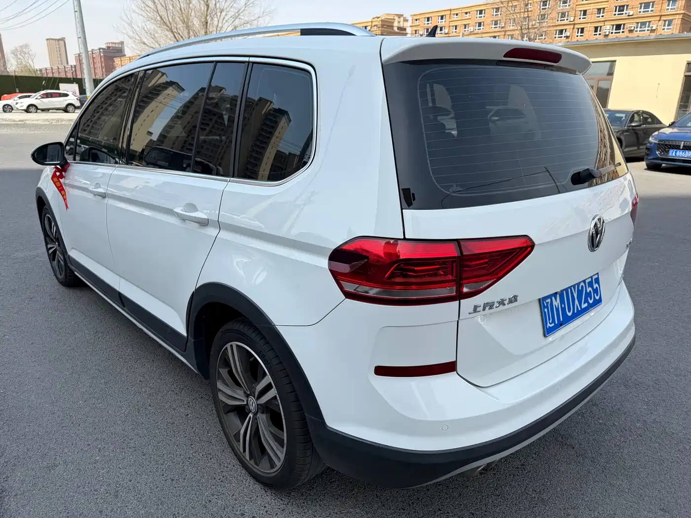 Volkswagen Touran 2018 Touran L 280TSI DSG Frontier Edition 7-Seater China V фото 6