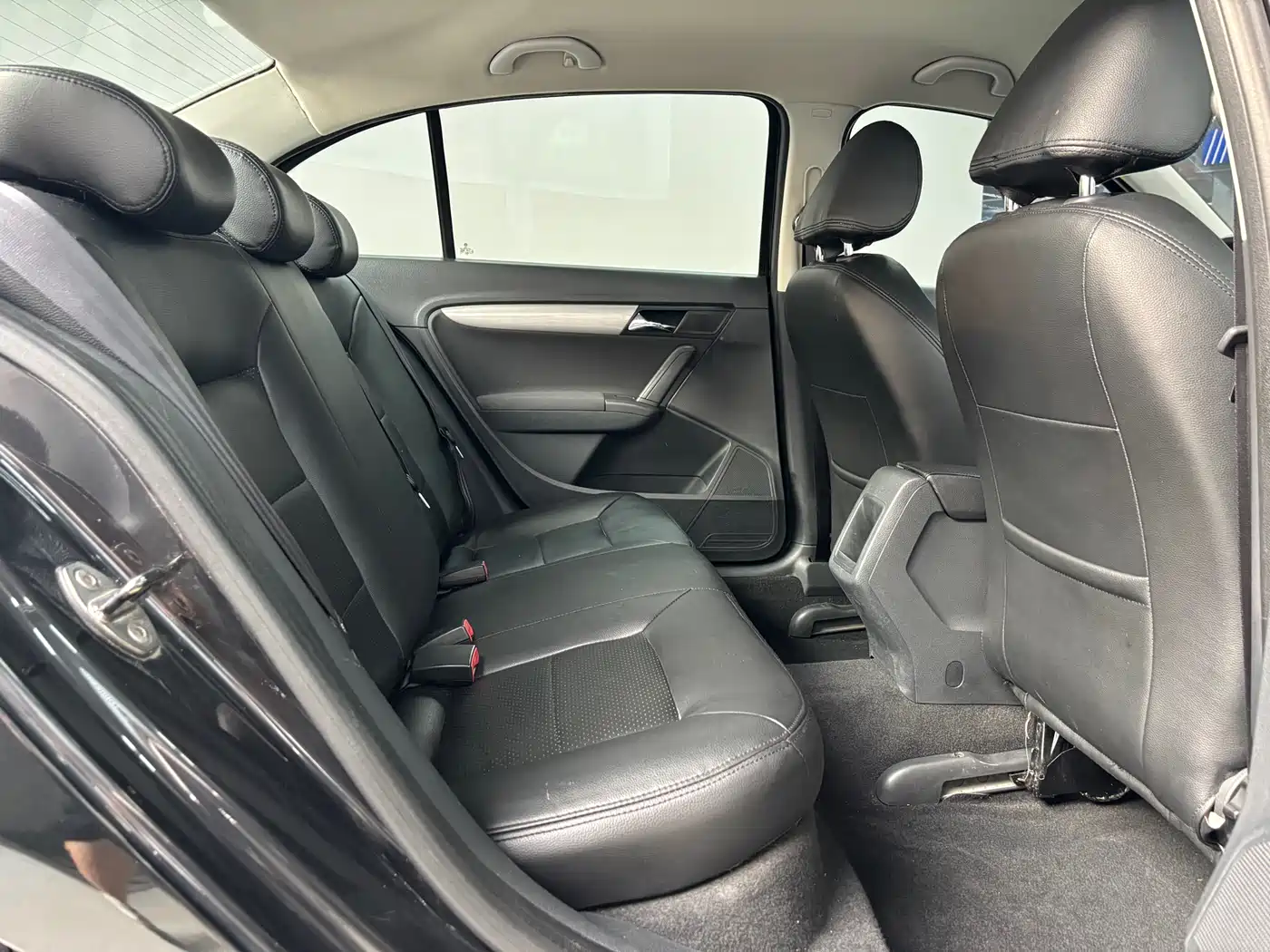 Volkswagen Lavida 2013 Facelift Classic 1.6L Automatic Trend фото 6