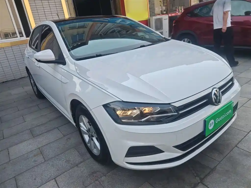 VOLKSWAGEN POLO