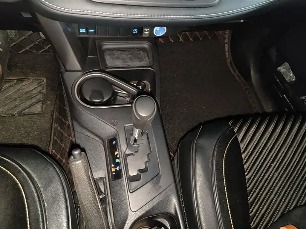 Toyota RAV4 Rongfang 2016 2.0L CVT 2WD Trend (China V) фото 14