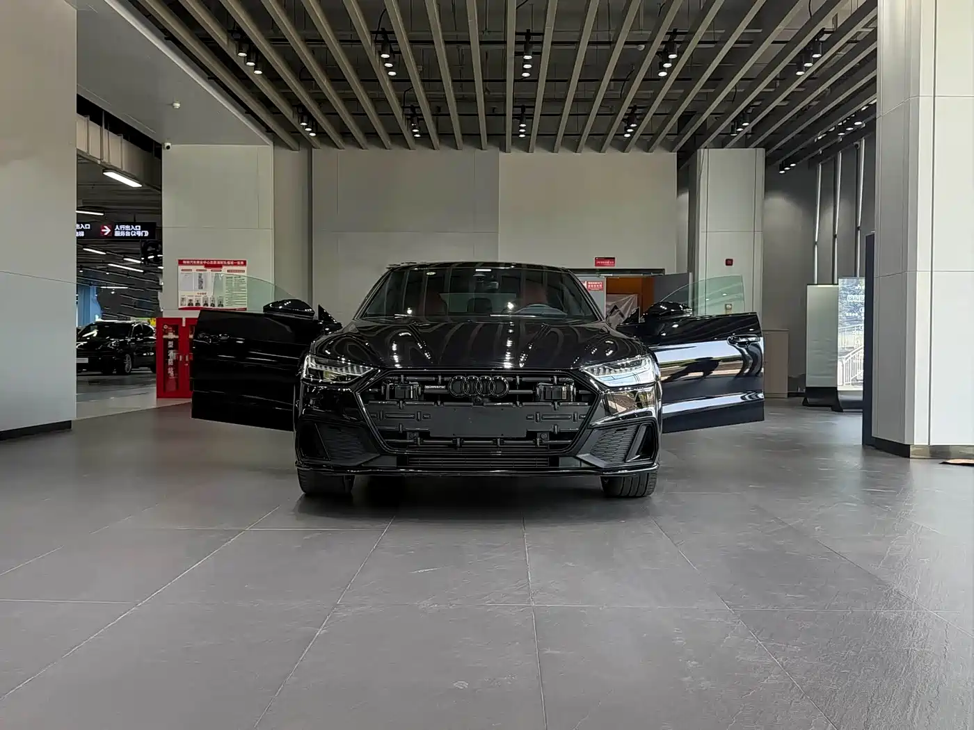 Audi A7L 2024 45 TFSI quattro S-line Black Warrior Edition фото 4