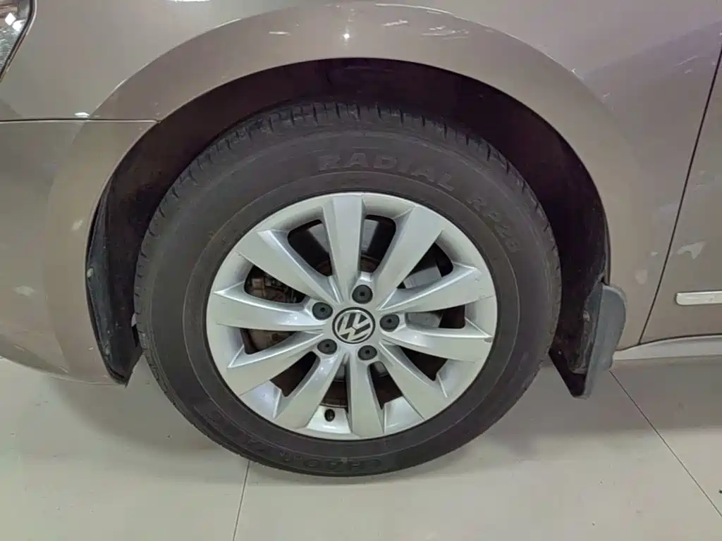 Фото 23 - Volkswagen Passat