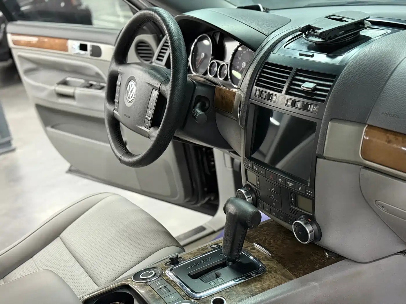 Volkswagen Touareg 2010 3.6 Limited Luxury Edition фото 12