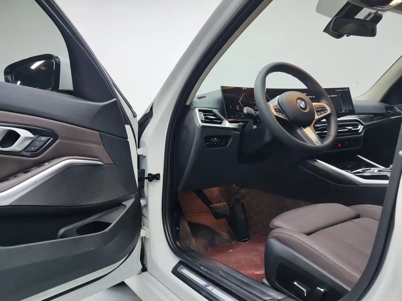 BMW 3 Series 2023 320Li M Sport Package фото 11