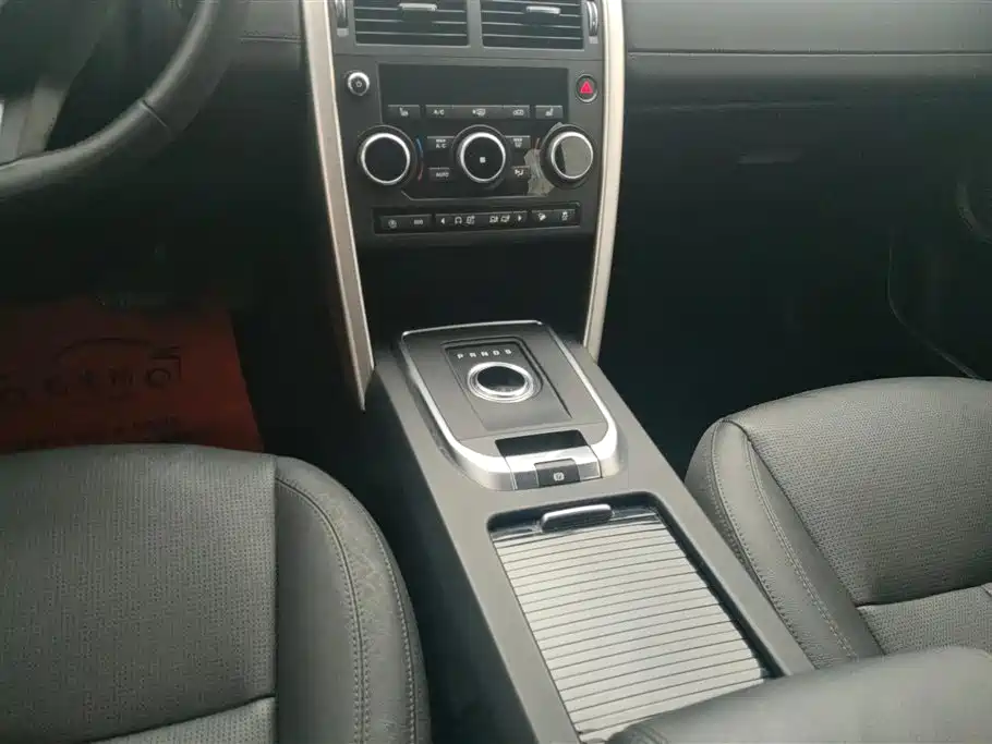 Land Rover Discovery Sport 2018 240PS SE Edition фото 16