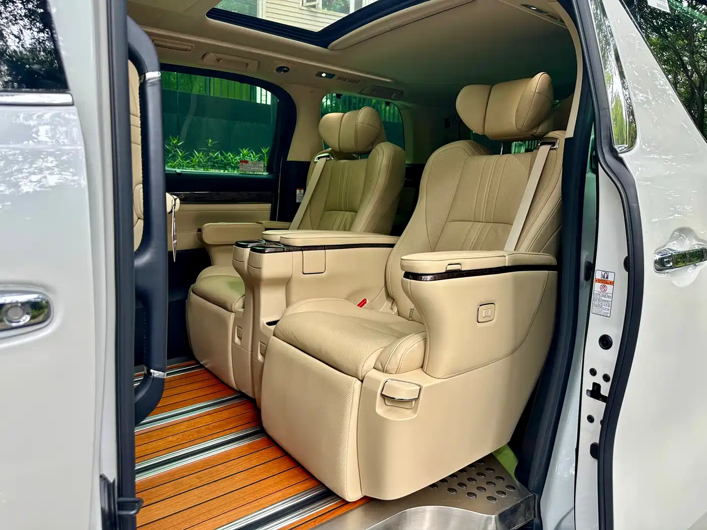 Toyota Alphard 2020 Hybrid 2.5L Premium Edition фото 6