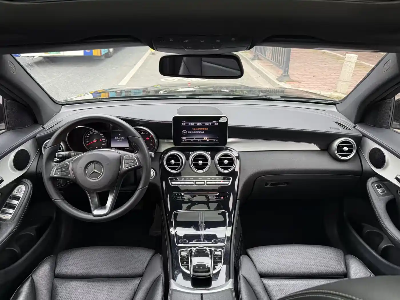 Mercedes-Benz GLC 2017 GLC 200 4MATIC фото 9