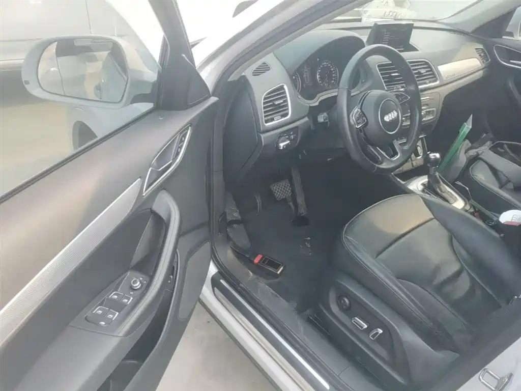 Audi Q3 2016 35 TFSI quattro All-Wheel Drive Fashion Edition фото 16