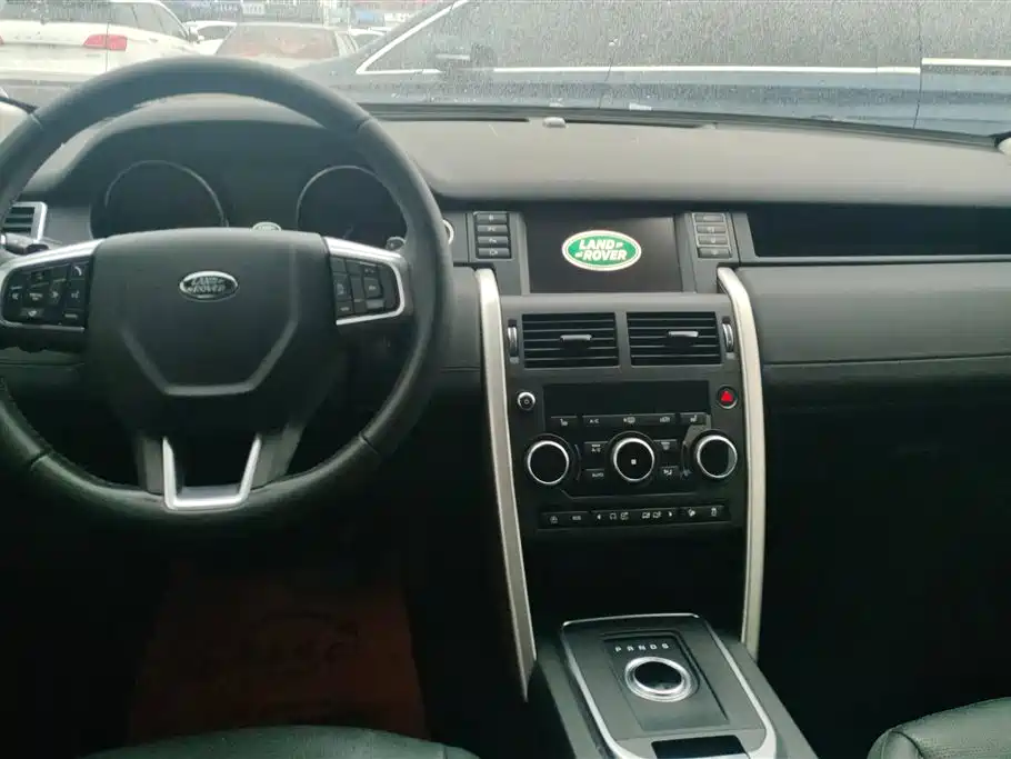 Land Rover Discovery Sport 2018 240PS SE Edition фото 12