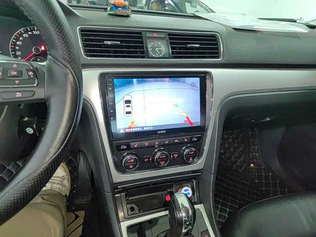 Фото 13 - Volkswagen Passat