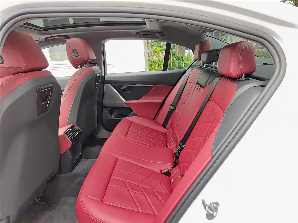 BMW 5 Series (Import) 2024 Model 525i M Sport Package фото 8