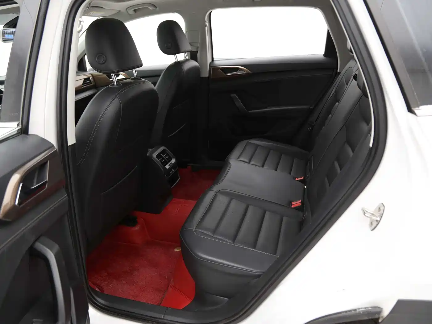 Volkswagen Tharu 2021 280TSI 2WD Luxury Plus фото 8