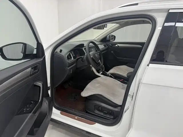 Volkswagen T-ROC 2020 230TSI DSG 2WD Progressive фото 8
