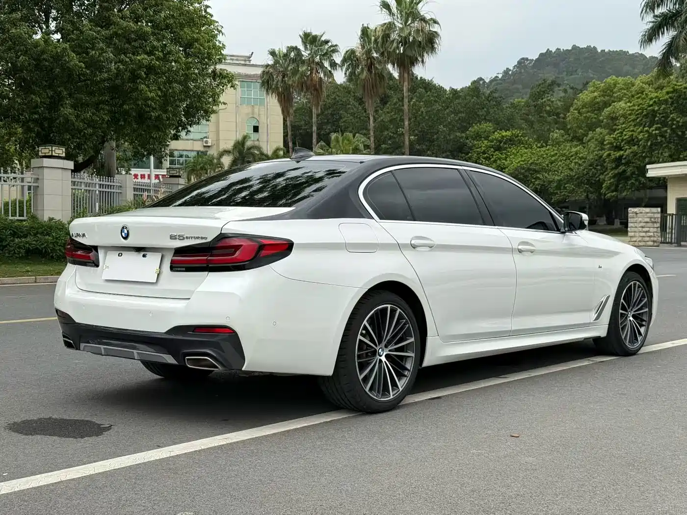 BMW 5 Series 2022 530Li Leading M Sport Package фото 7