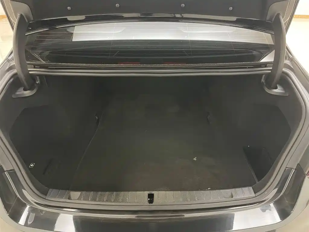 BMW 7 Series 2019 Facelift 740Li xDrive Executive M Sport Package фото 30