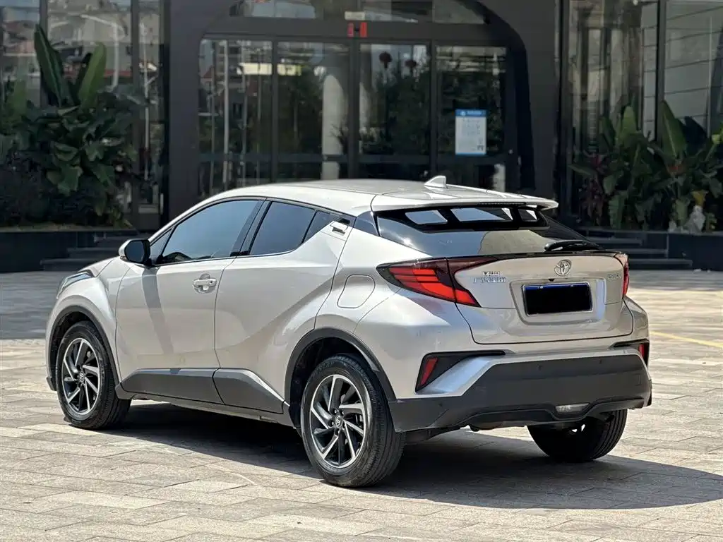 Toyota C-HR 2021 2.0L Luxury Edition фото 4