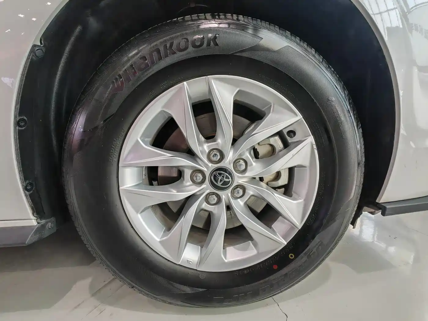 Toyota Granvia 2023 2.5L Hybrid Comfort Edition фото 27