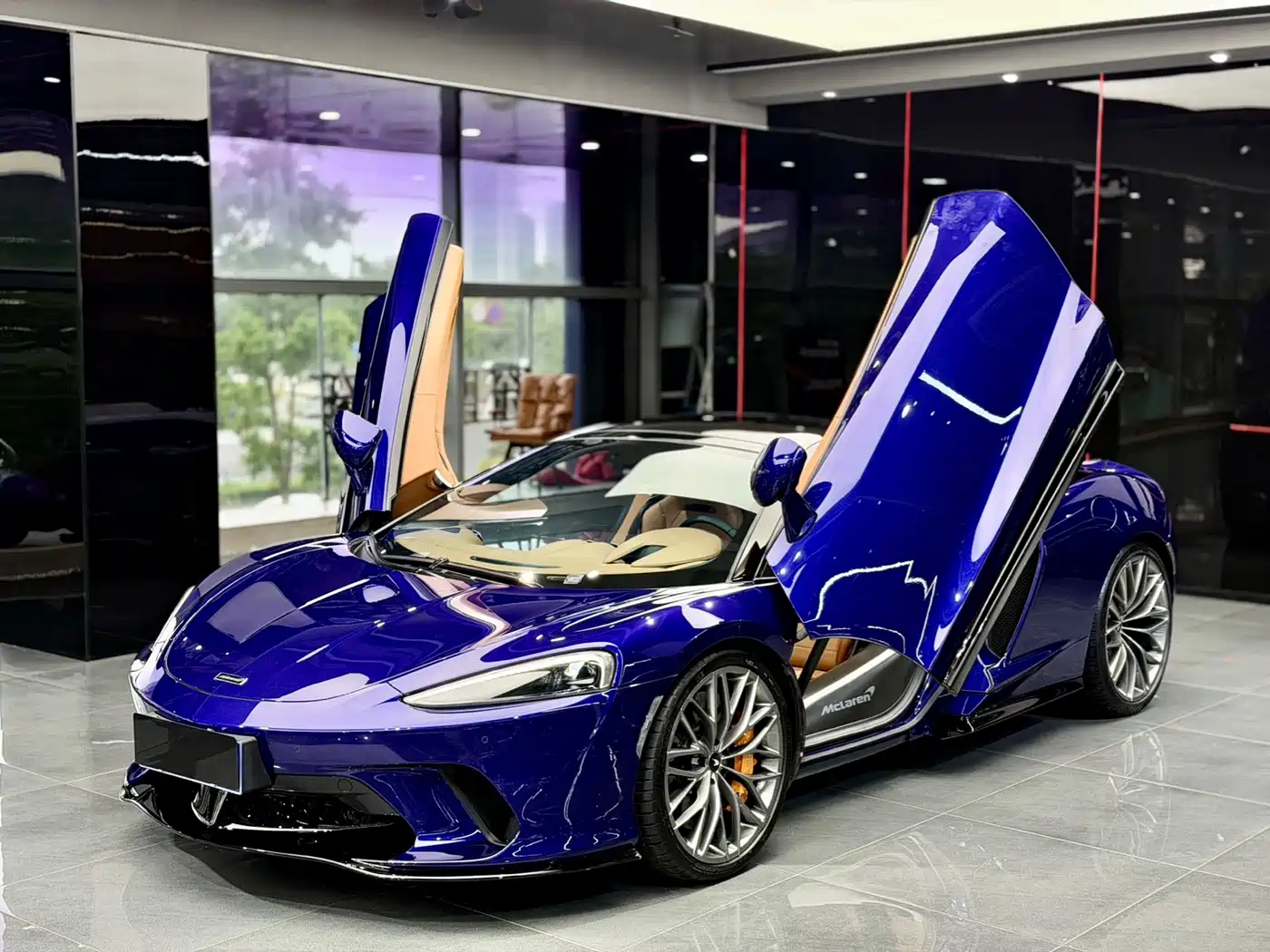 McLaren GT