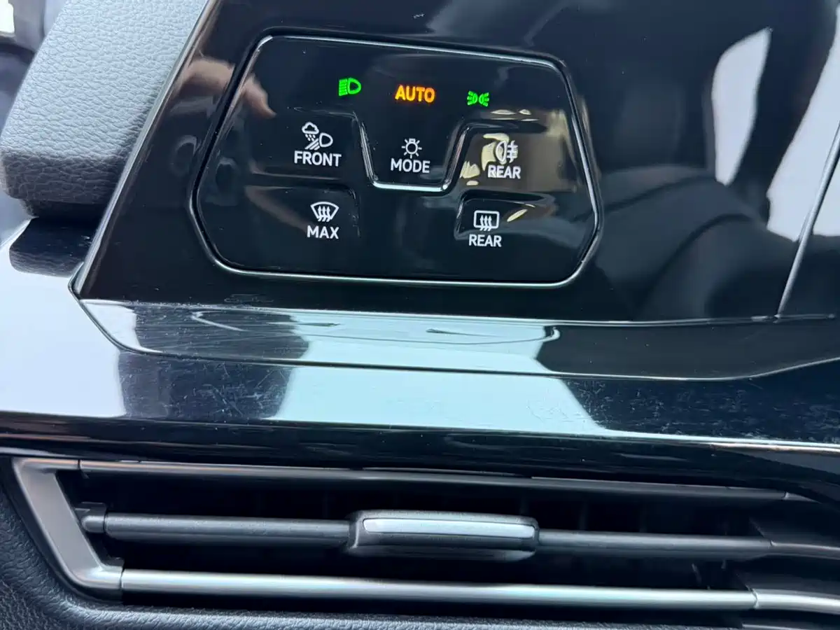 Volkswagen Golf 2023 280TSI DSG R-Line Lite фото 6