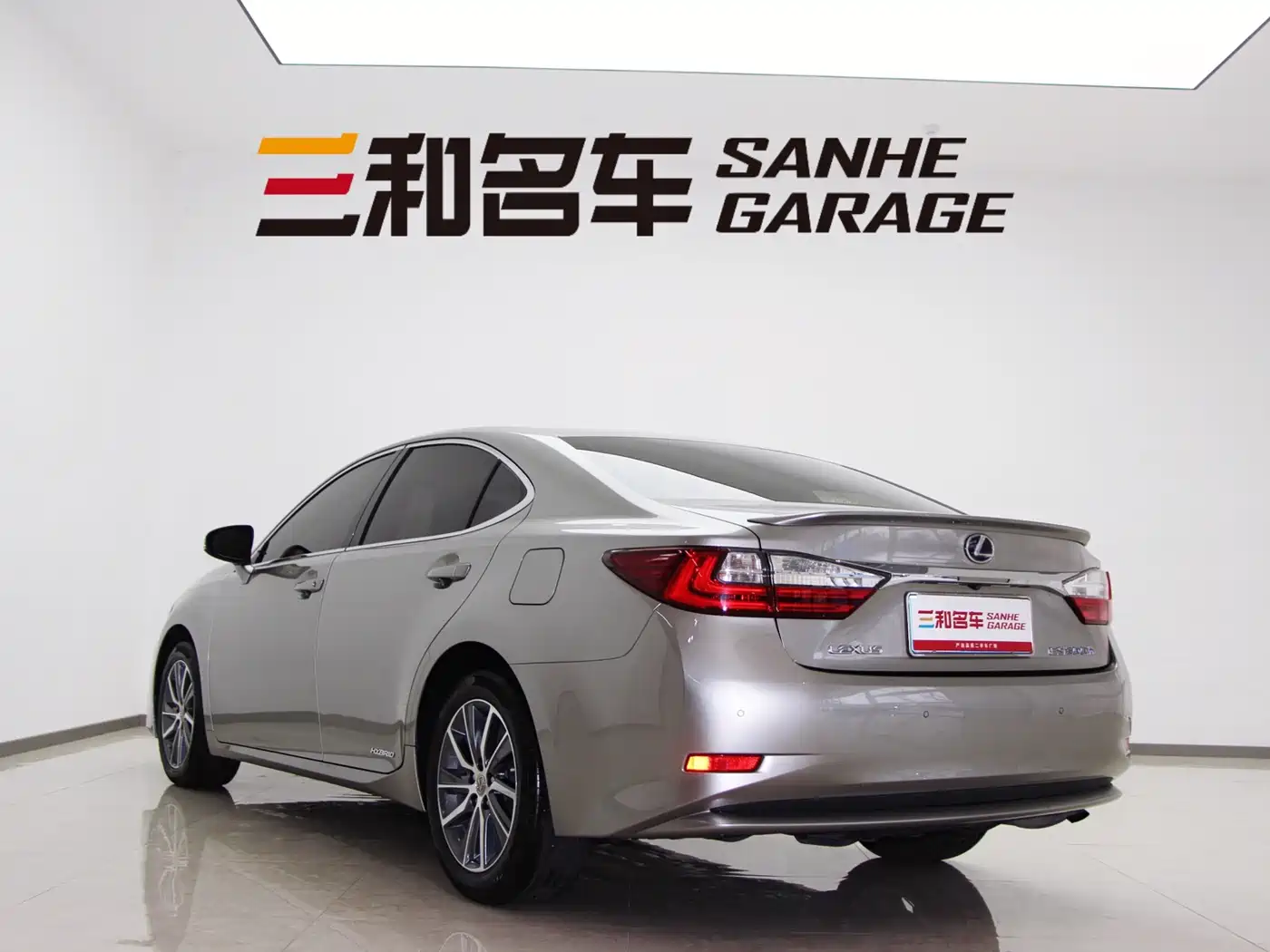 Lexus ES 2015 300h Comfort Edition фото 6