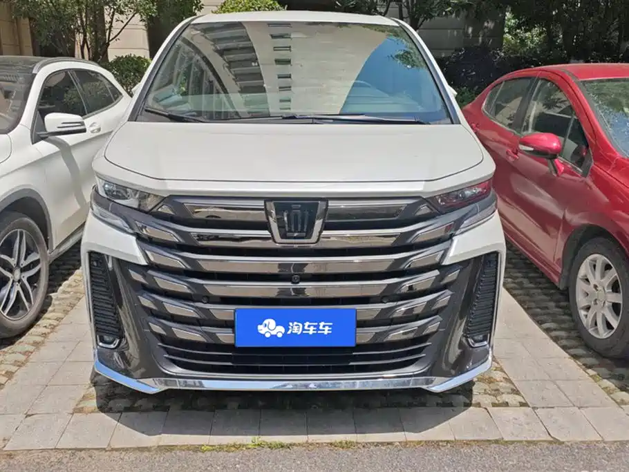 Toyota Vellfire 2024 Crown Hybrid 2.5L Premium Edition фото 2
