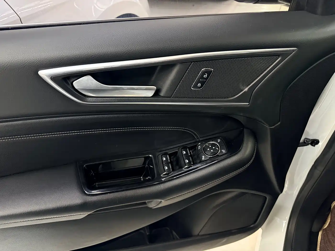 Фото 14 - Ford Edge