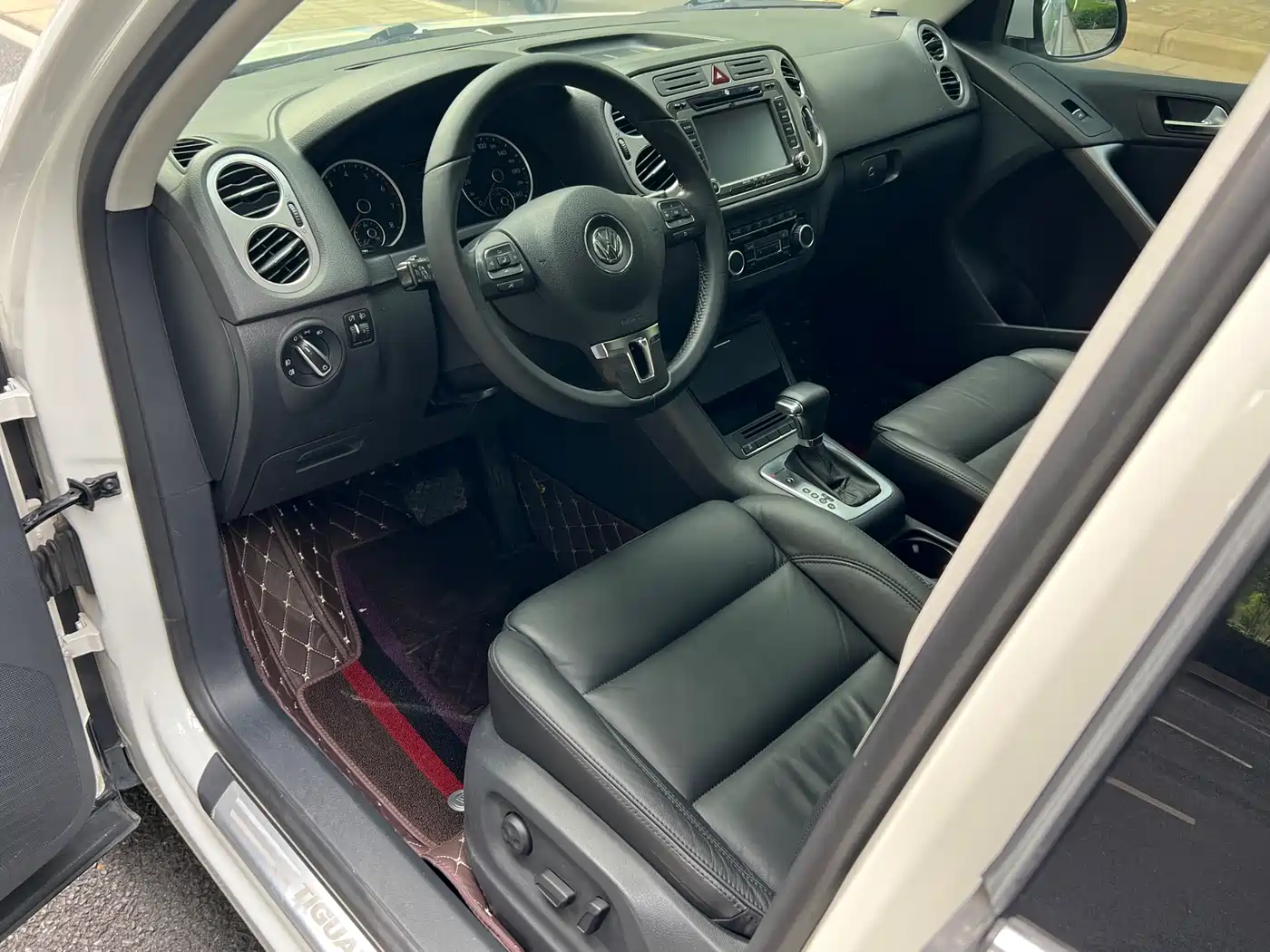 Volkswagen Tiguan 2010 1.8TSI Automatic 4WD Elite фото 11