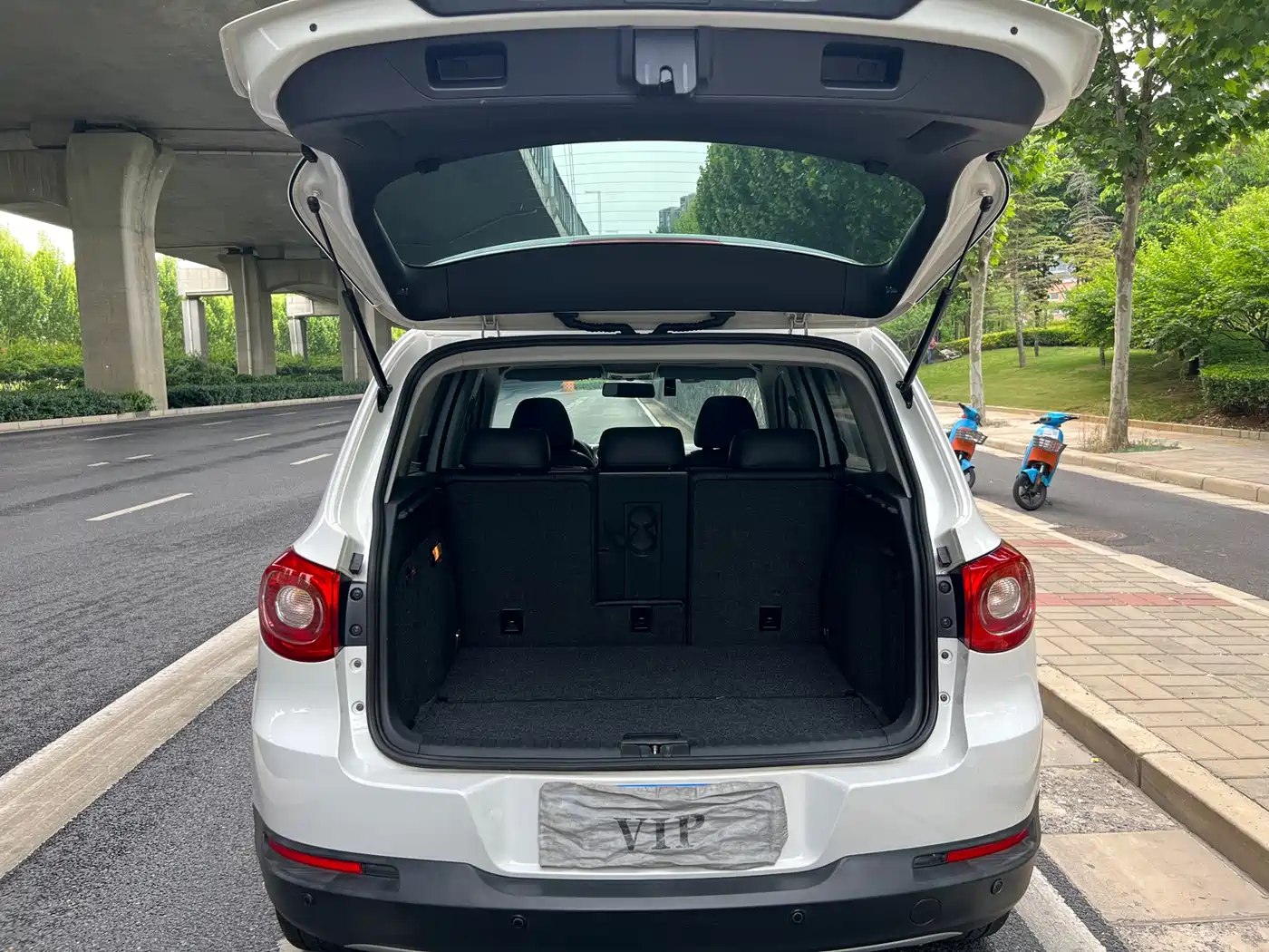 Volkswagen Tiguan 2010 1.8TSI Automatic 4WD Elite фото 26