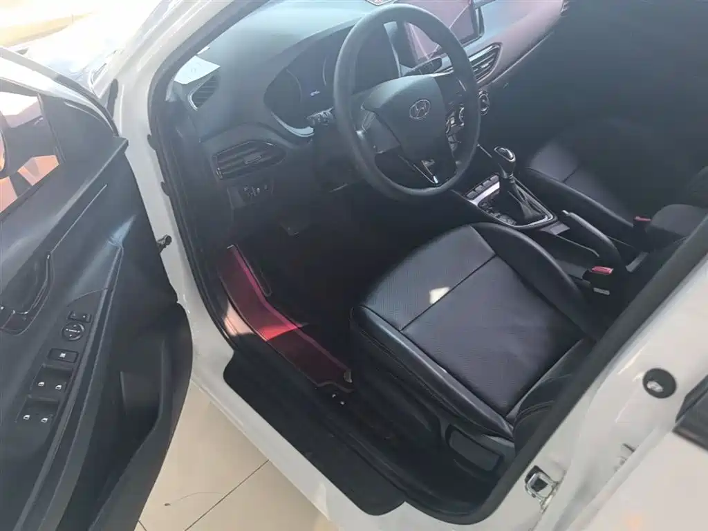 Hyundai Elantra 2018 1.6L Automatic Pleasing Edition GL China VI фото 16
