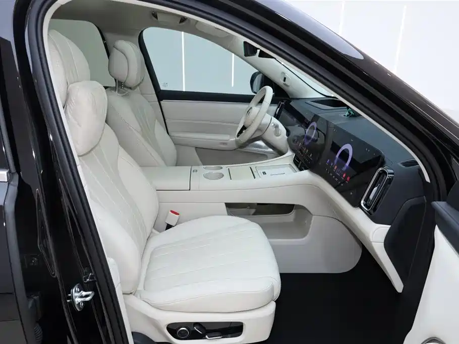 AITO Wenjie AITO M8 2025 Extended Range Max 37kWh 5-Seater фото 15