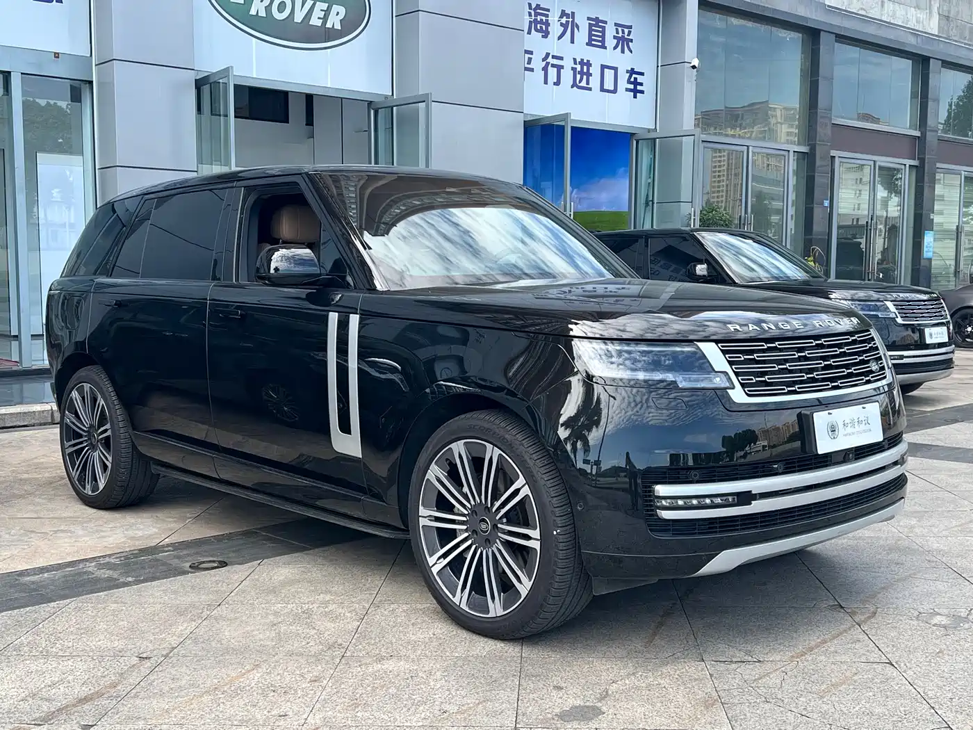 Land Rover Range Rover 2025 3.0 L6 400PS Genesis Extended Wheelbase фото 3