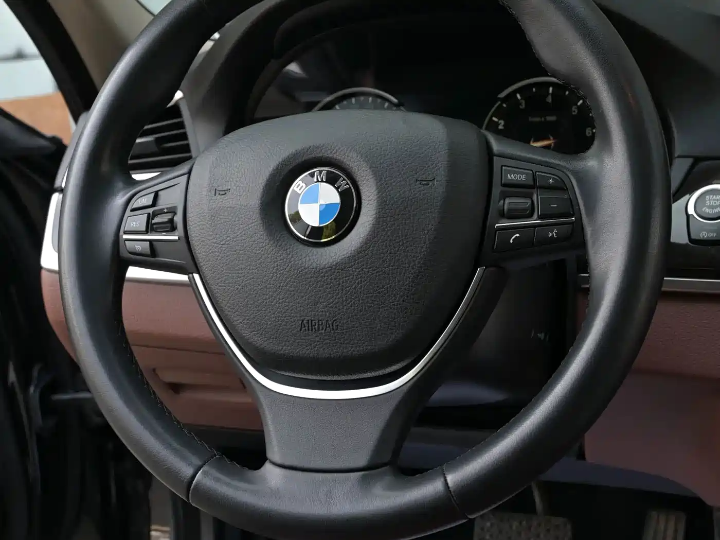 BMW 5 Series 2017 525Li Leading Edition фото 9