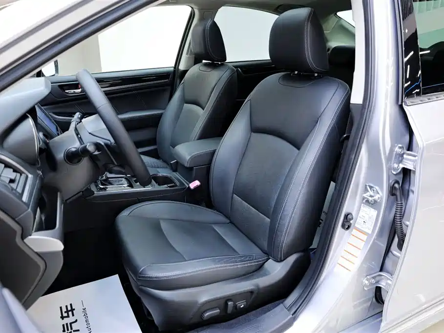 Subaru Legacy 2016 2.5i AWD Glory Edition фото 25