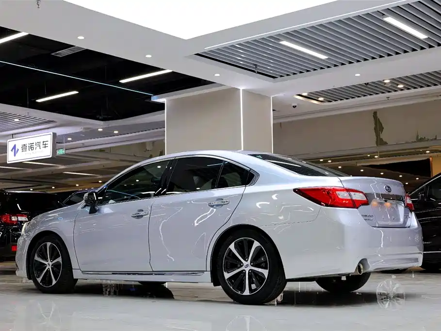 Subaru Legacy 2016 2.5i AWD Glory Edition фото 5