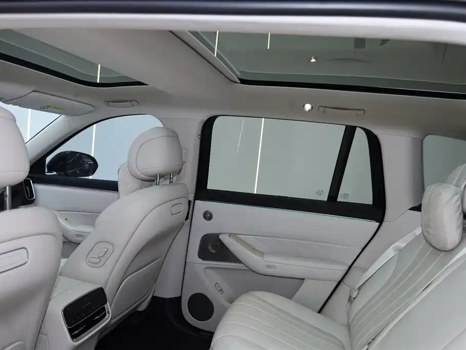 AITO Wenjie AITO M8 2025 Extended Range Max 37kWh 5-Seater фото 24