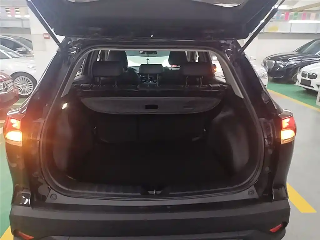 Toyota Frontlander 2022 2.0L CVT Elite фото 19