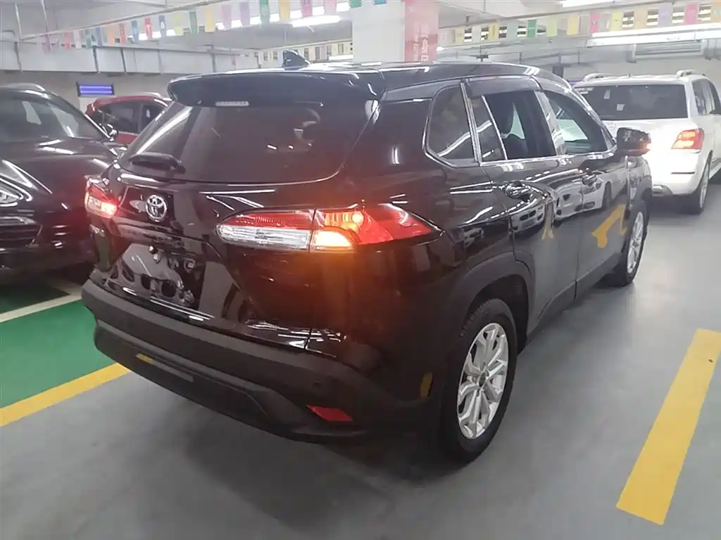 Toyota Frontlander 2022 2.0L CVT Elite фото 7