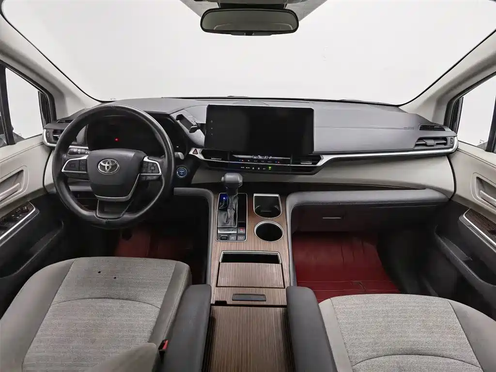 Toyota Sienna 2023 2.5L Hybrid Comfort Edition фото 5