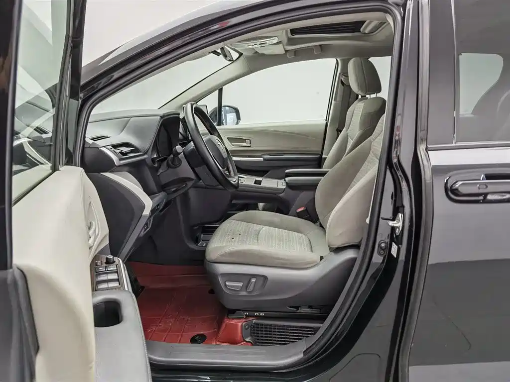Toyota Sienna 2023 2.5L Hybrid Comfort Edition фото 10