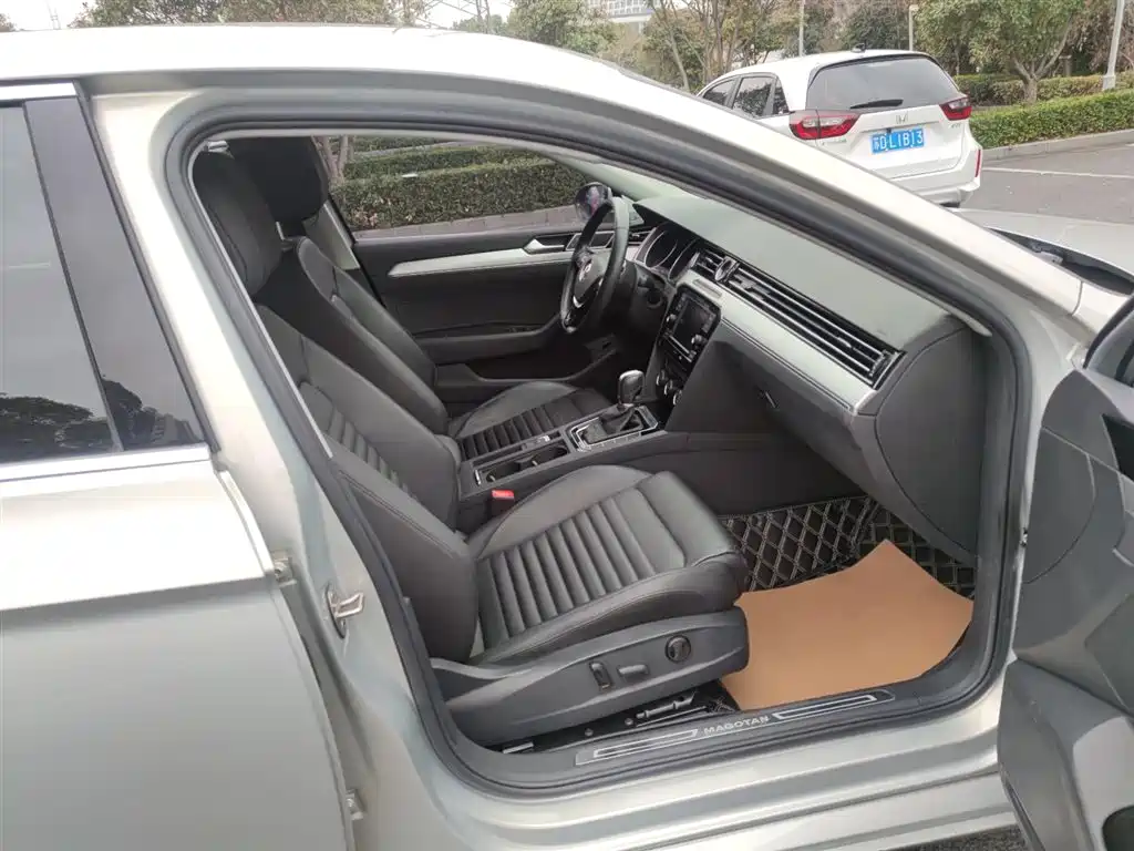 Volkswagen Magotan 2018 330TSI DSG Leading фото 8