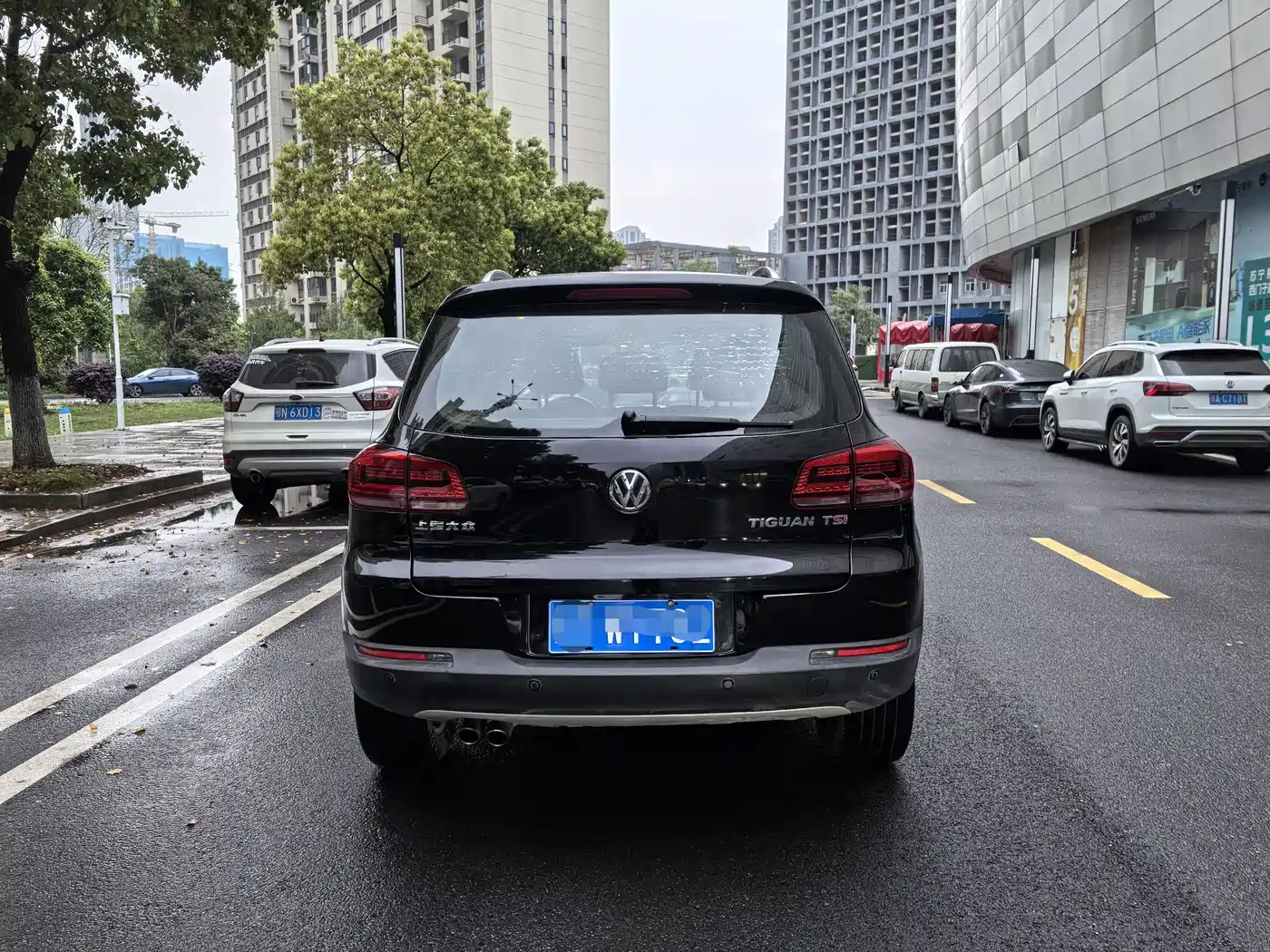 VOLKSWAGEN TIGUAN