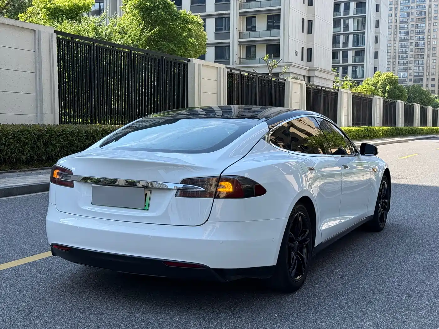 Tesla Model S 2014 Model S 85 фото 6