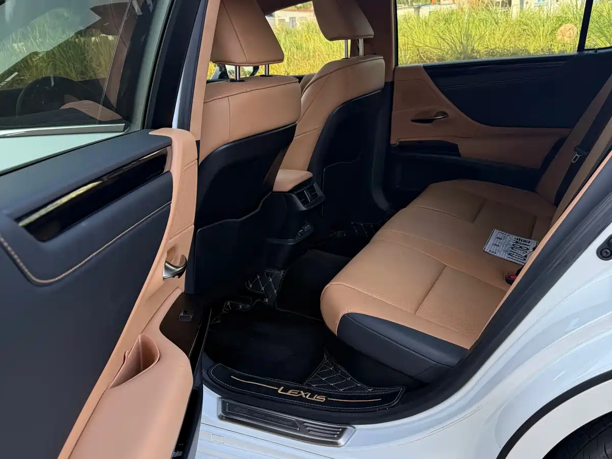 Lexus ES 2022 300h Ultimate Edition фото 6