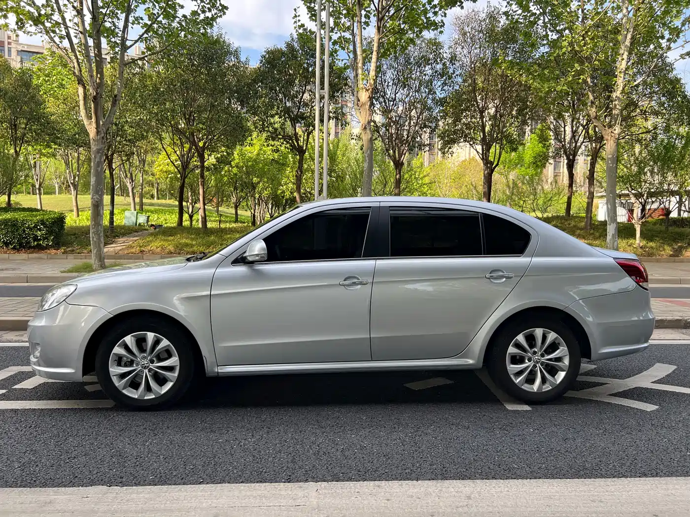 Volkswagen Lavida 2011 1.6L Automatic Pinxuan Edition фото 29