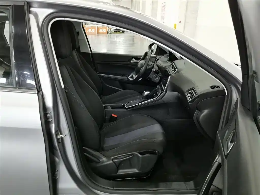Peugeot 308 2016 230THP Automatic Luxury фото 23
