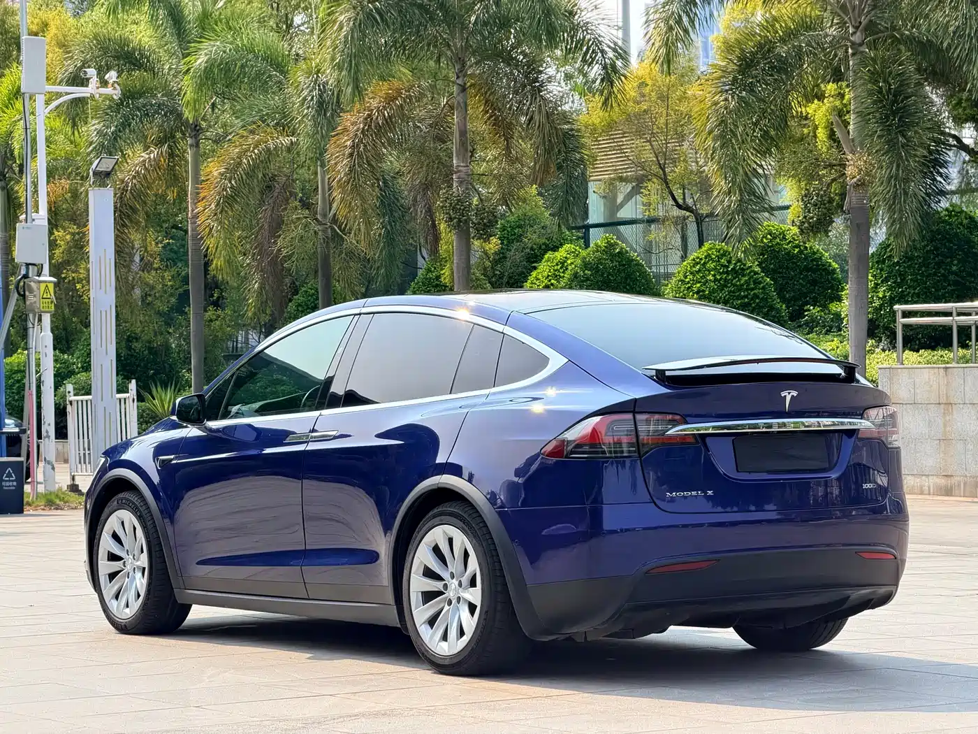 TESLA MODEL X