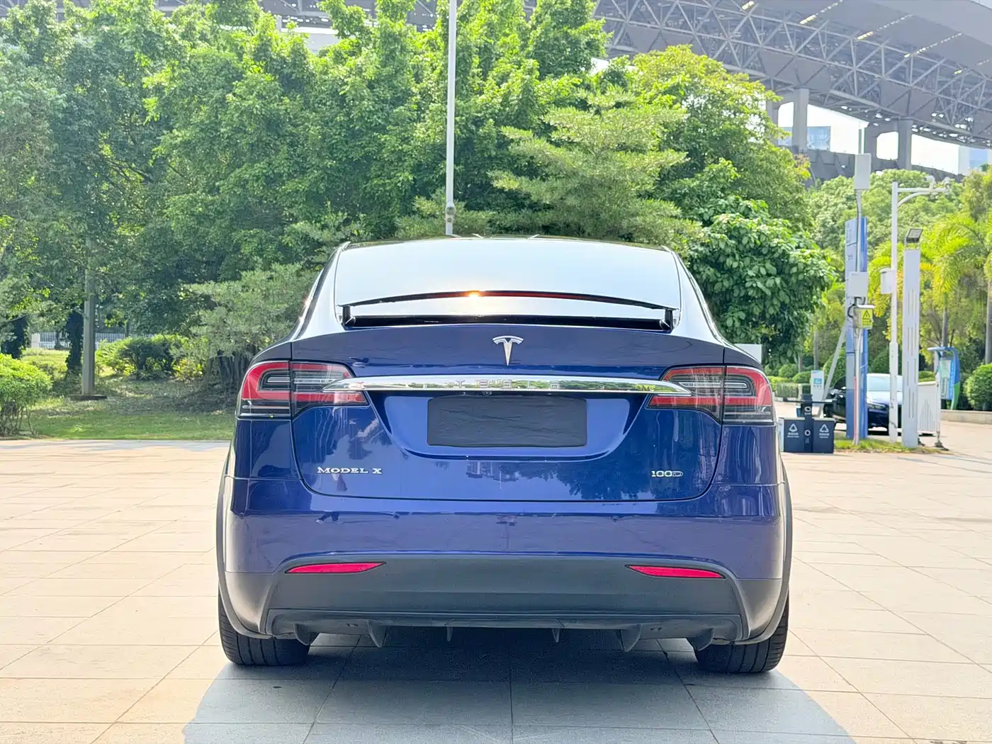 TESLA MODEL X