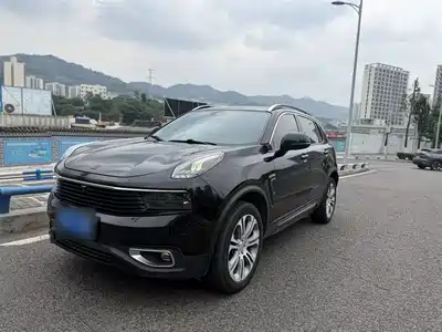 Lynk & Co 01