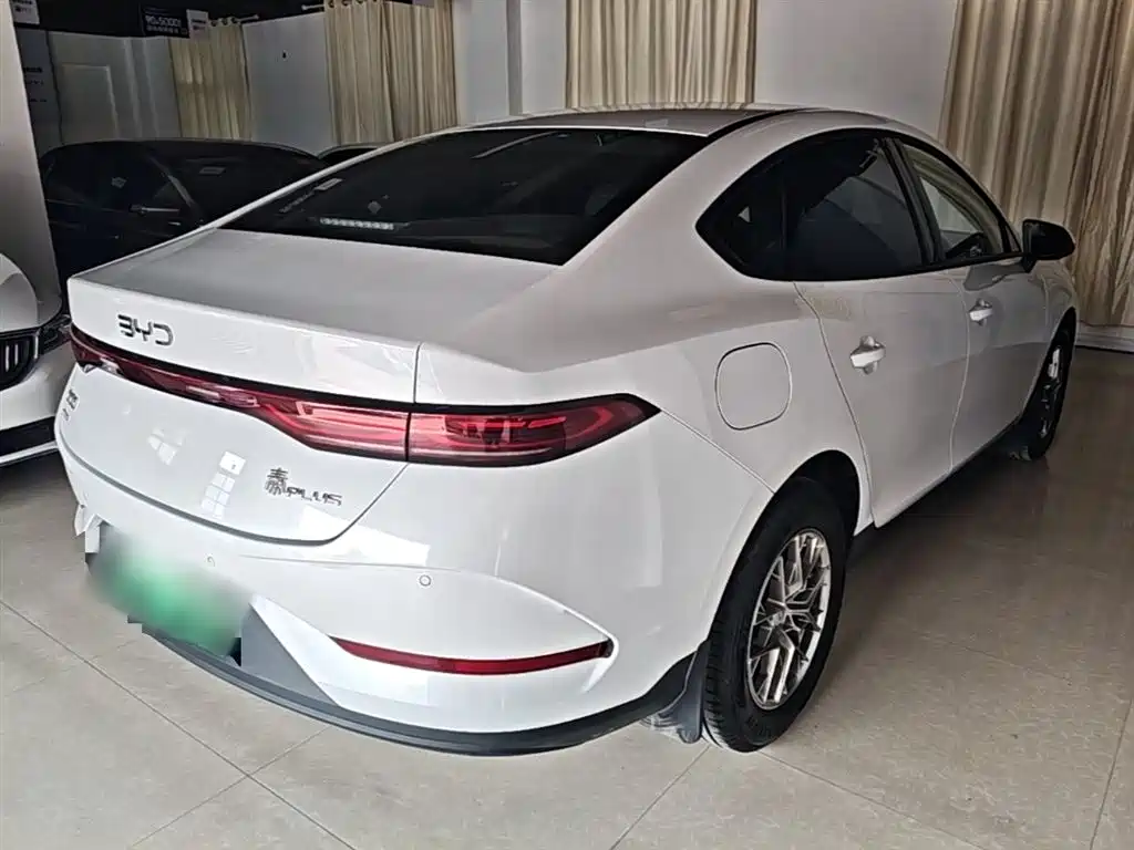 BYD Qin PLUS 2025 DM-i Smart Drive 55KM Leader фото 7