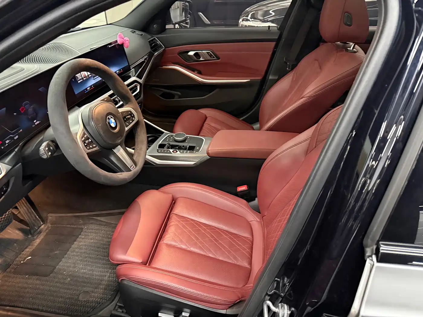 BMW 3 Series 2023 330Li M Sport Dark Night Package фото 9